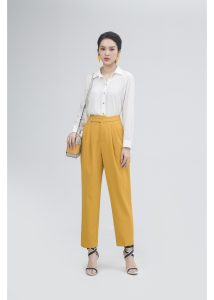 Quần kaki thời trang nữ không chỉ là một món đồ thời trang thông thường 